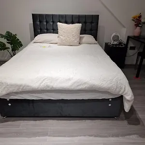 32 Homestay Ashford (Surrey)