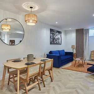 https://new-and-charming-duplex-apartment-center-ofclery-43.fr-paris.fr